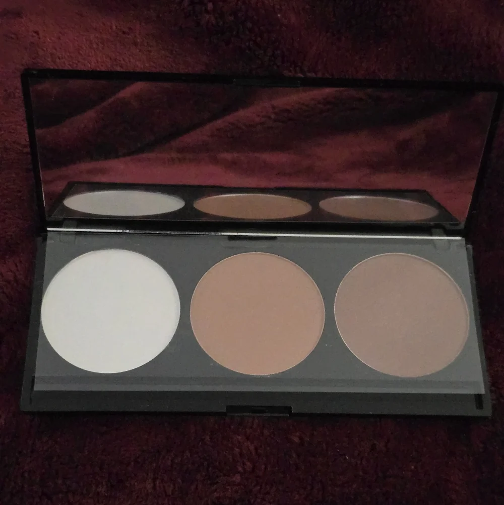 Prolux 3-in-1 Contour, Bronzer and Highlight Kit. NIB